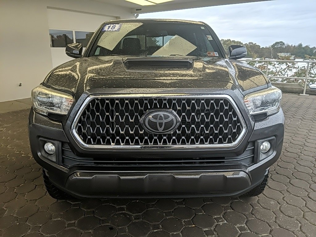 Used 2018 Toyota Tacoma TRD Off-Road image 2
