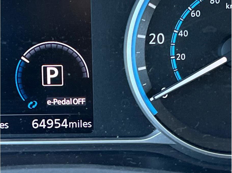 Used 2018 Nissan Leaf SV w/ SV Technology Package FWD image 18