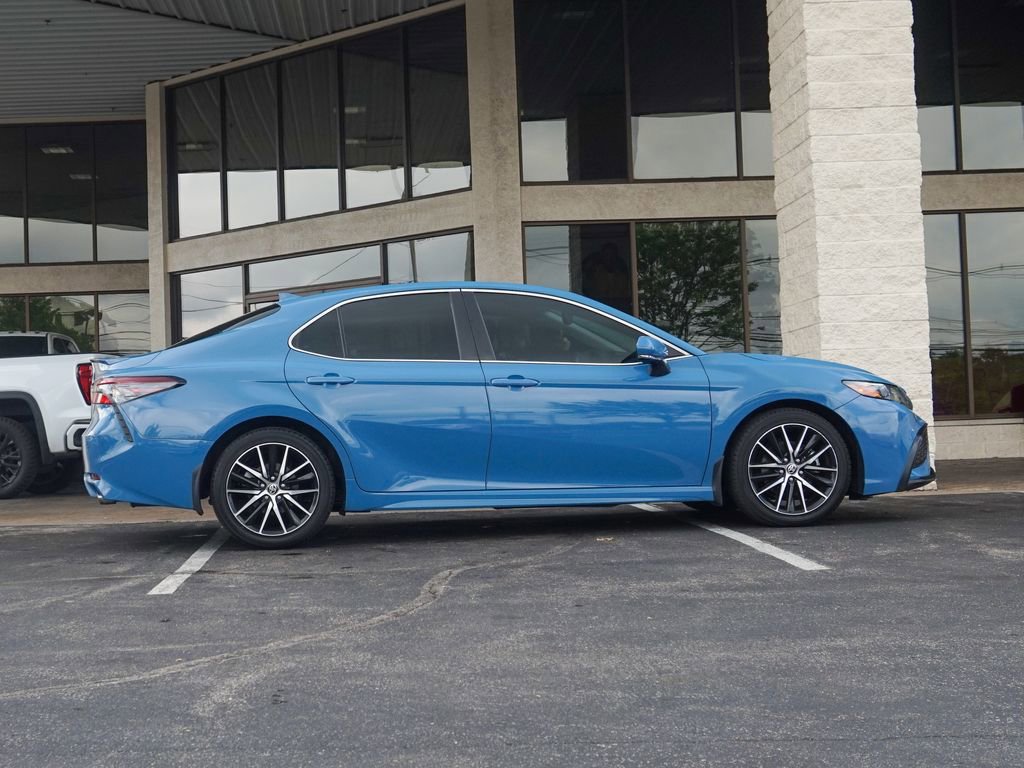 Used 2023 Toyota Camry SE w/ Convenience Package FWD image 2