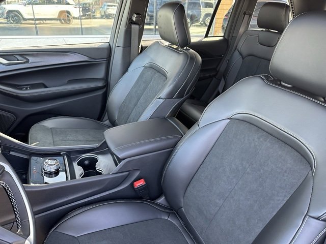 New 2025 Jeep Grand Cherokee Altitude image 25