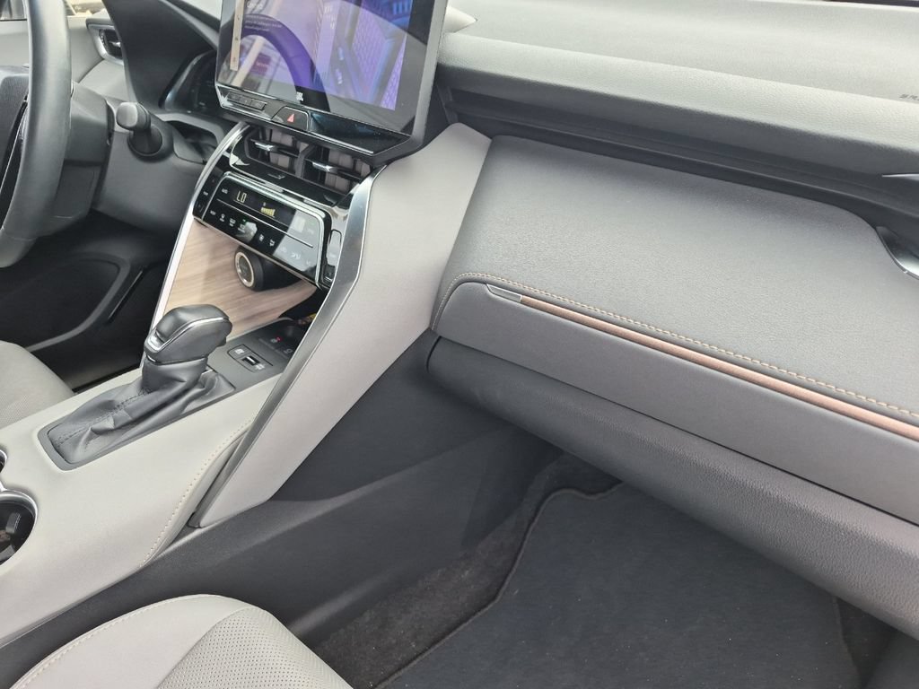 Used 2024 Toyota Venza Limited AWD/4WD image 15
