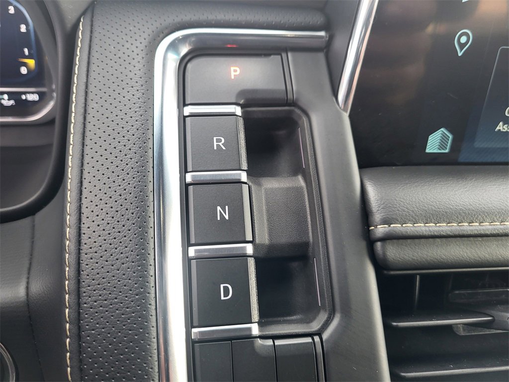 Used 2023 Chevrolet Suburban Premier image 13