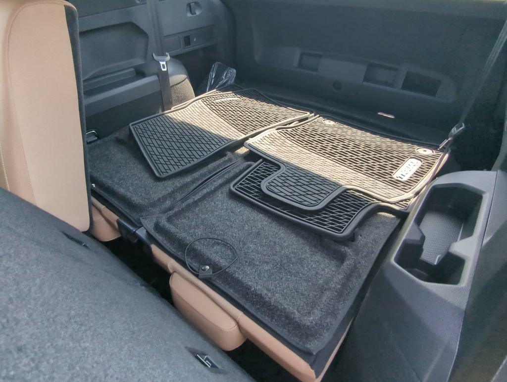 Used 2024 Volkswagen Tiguan SE FWD image 17
