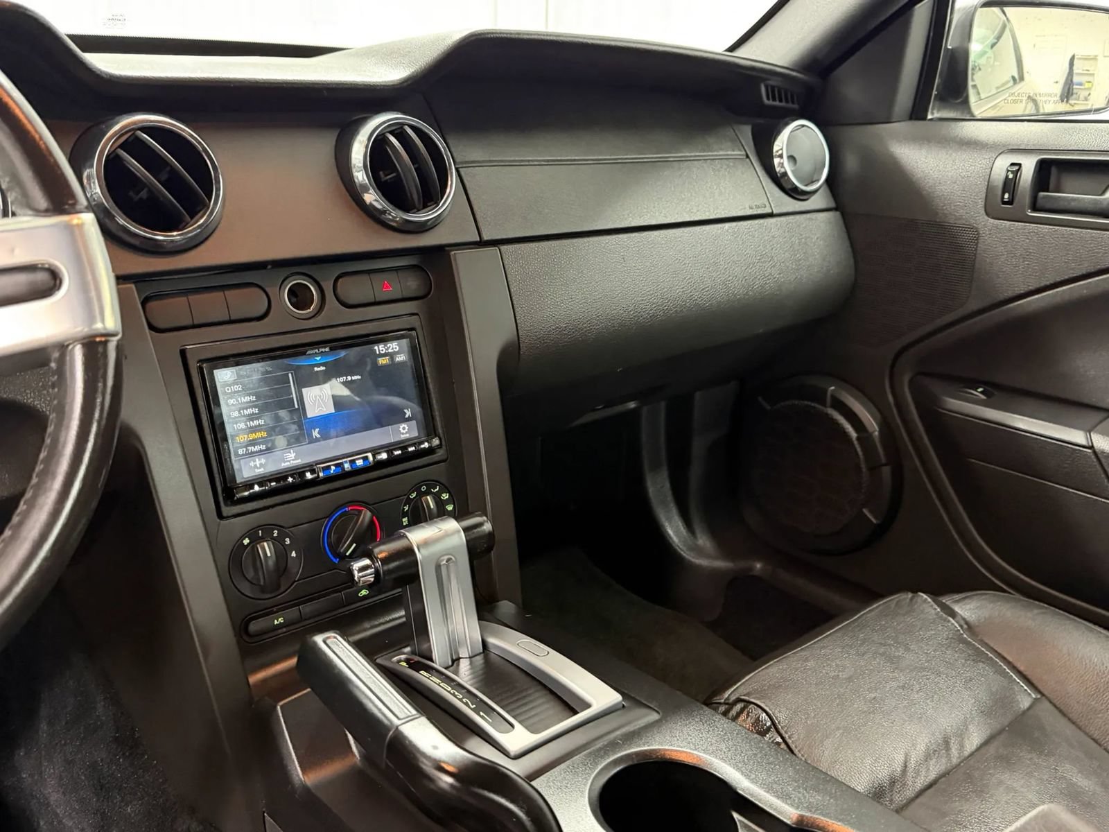 Used 2005 Ford Mustang Premium RWD image 23