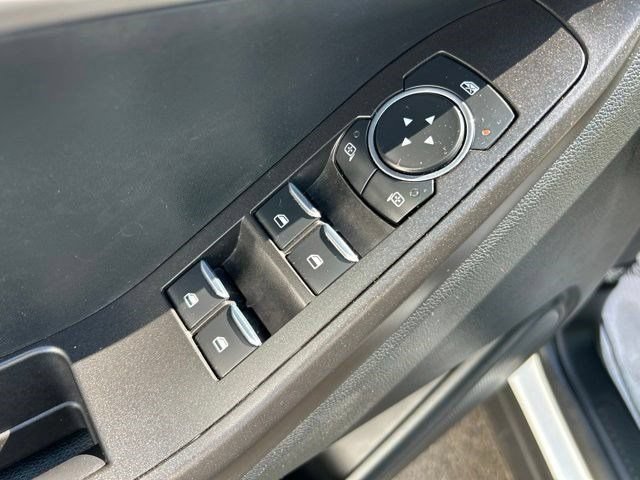 Used 2023 Ford Explorer 4WD image 12
