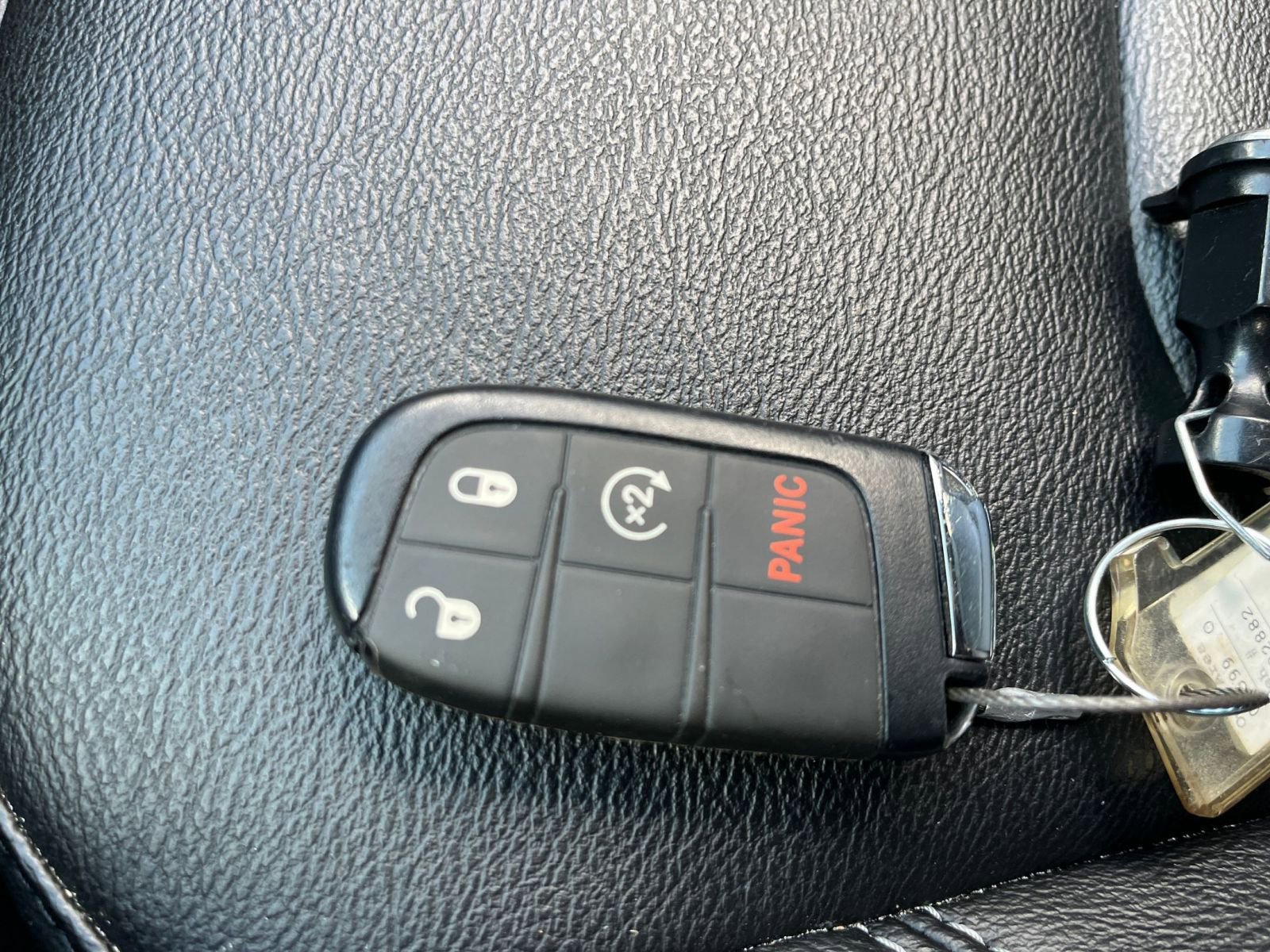 Used 2025 Jeep Compass Limited image 25