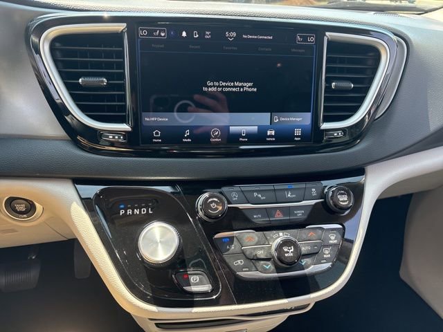 Used 2023 Chrysler Pacifica Touring-L image 32