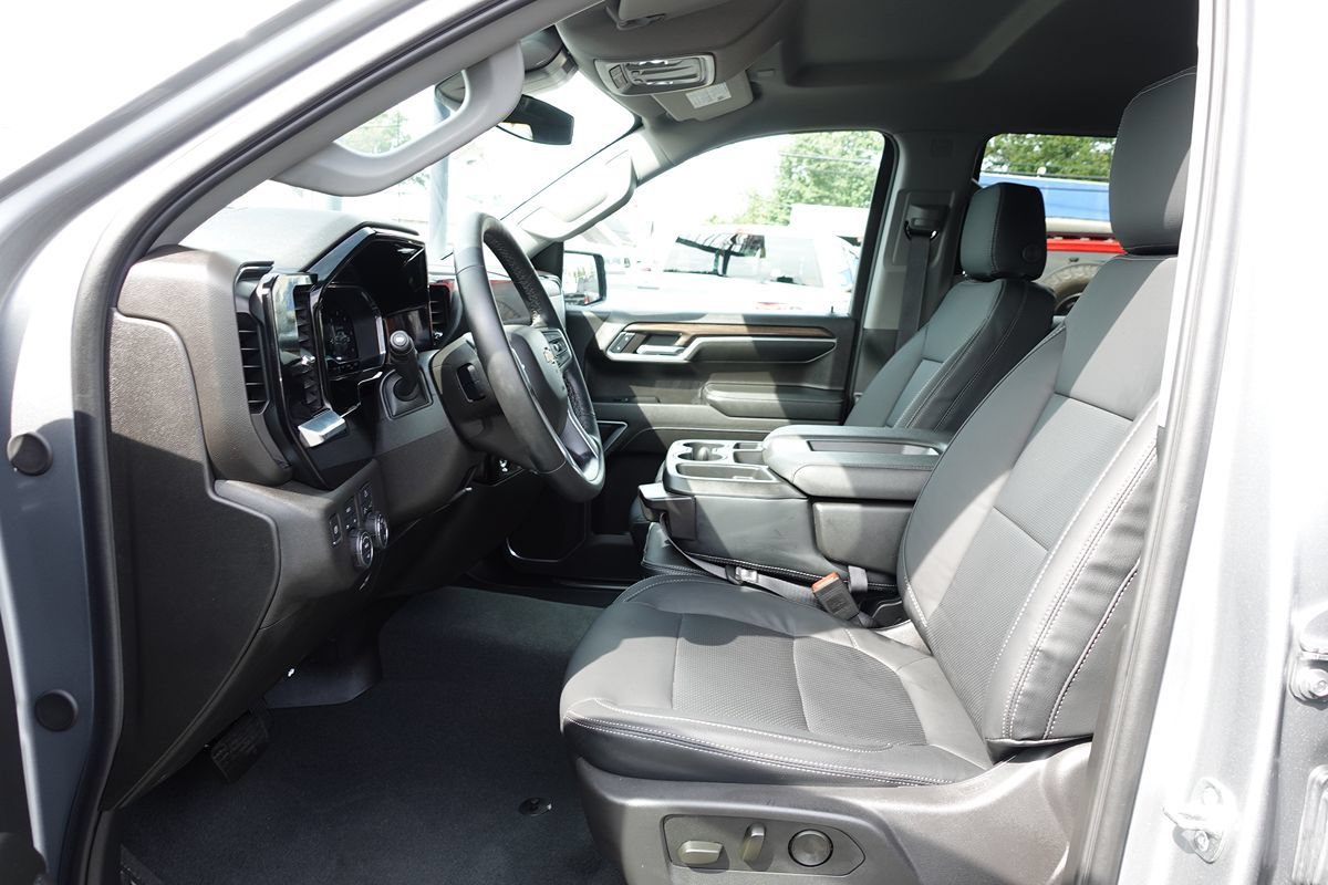 Used 2024 Chevrolet Silverado 1500 LT AWD/4WD image 16