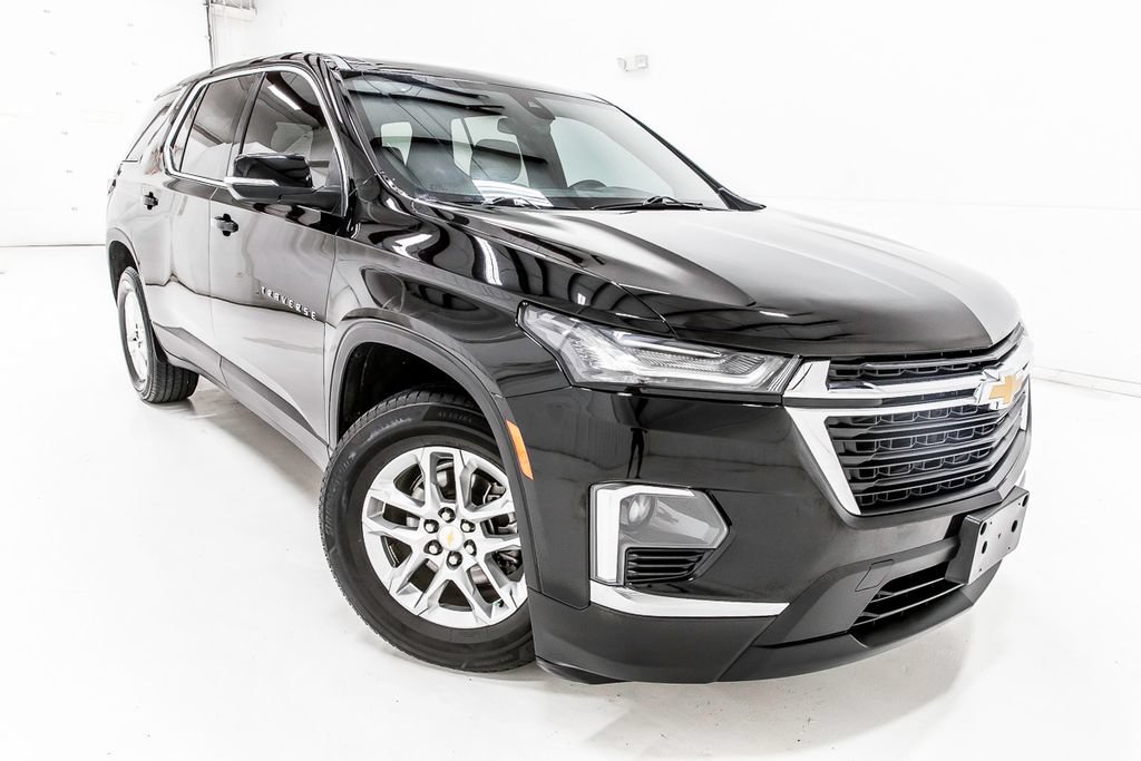 Used 2023 Chevrolet Traverse LS w/ Safety Package FWD image 9