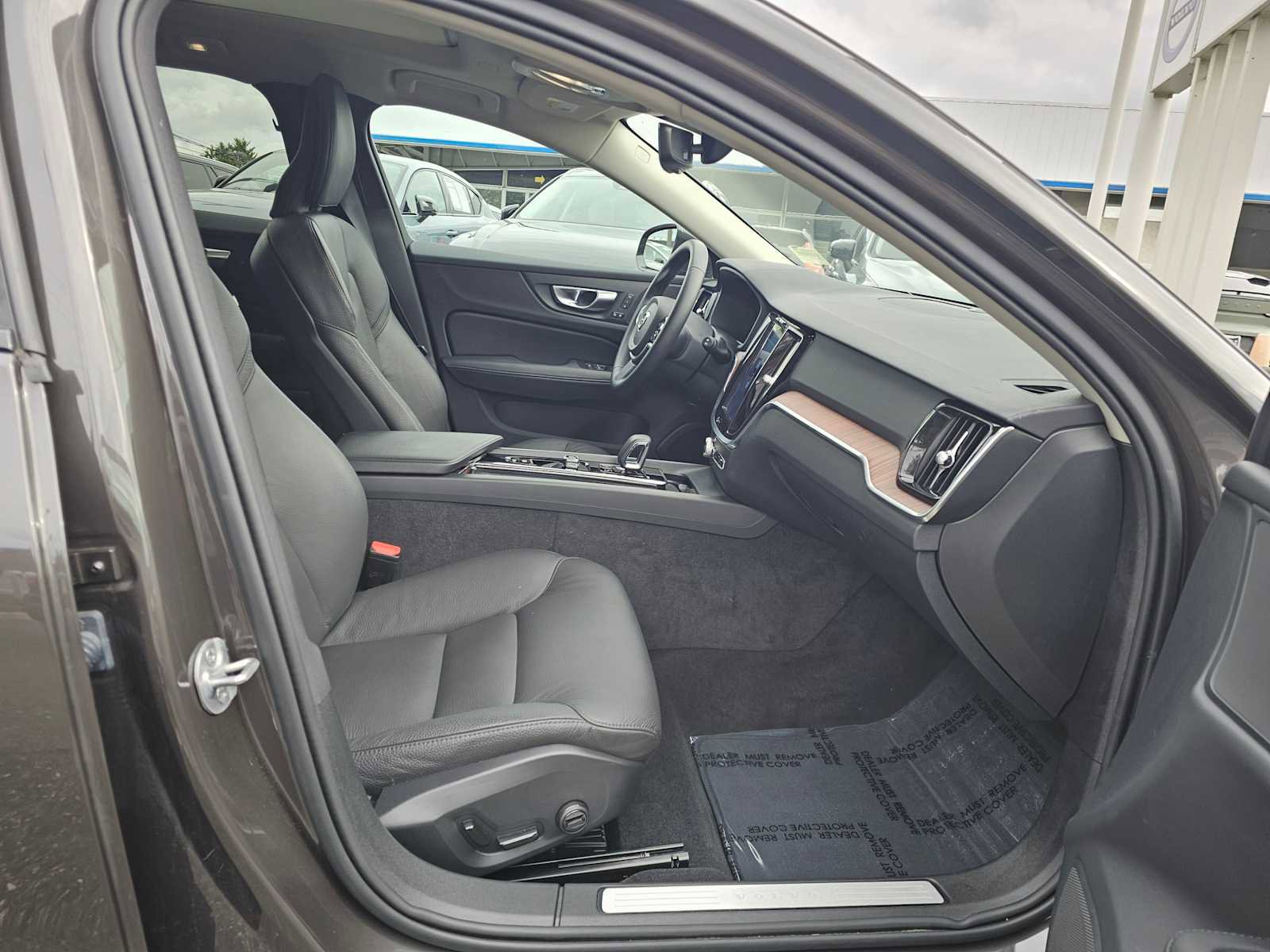 Certified 2025 Volvo V60 B5 Cross Country Plus image 11