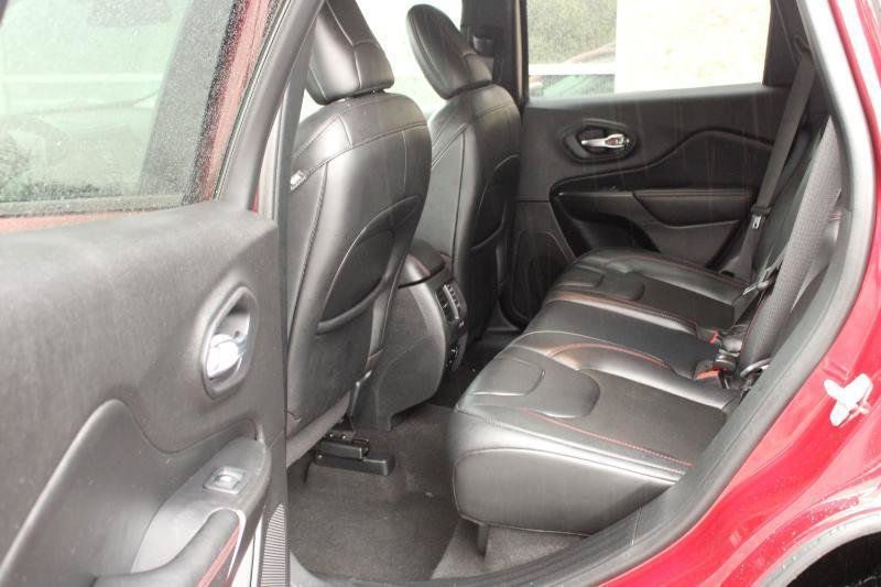 Used 2020 Jeep Cherokee Trailhawk w/ Cold Weather Group AWD/4WD image 6