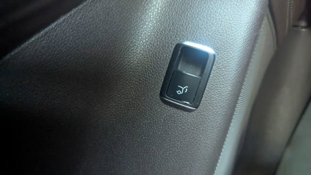 Used 2018 Mercedes-Benz GLE 350 4MATIC image 33