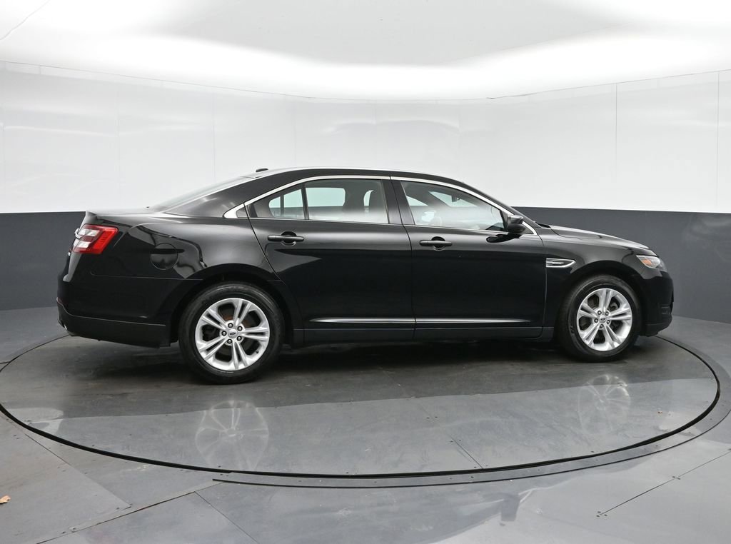 Used 2018 Ford Taurus SEL image 8