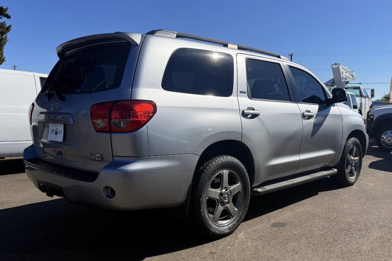 Used 2014 Toyota Sequoia SR5 w/ Sport Appearance Package AWD/4WD image 6