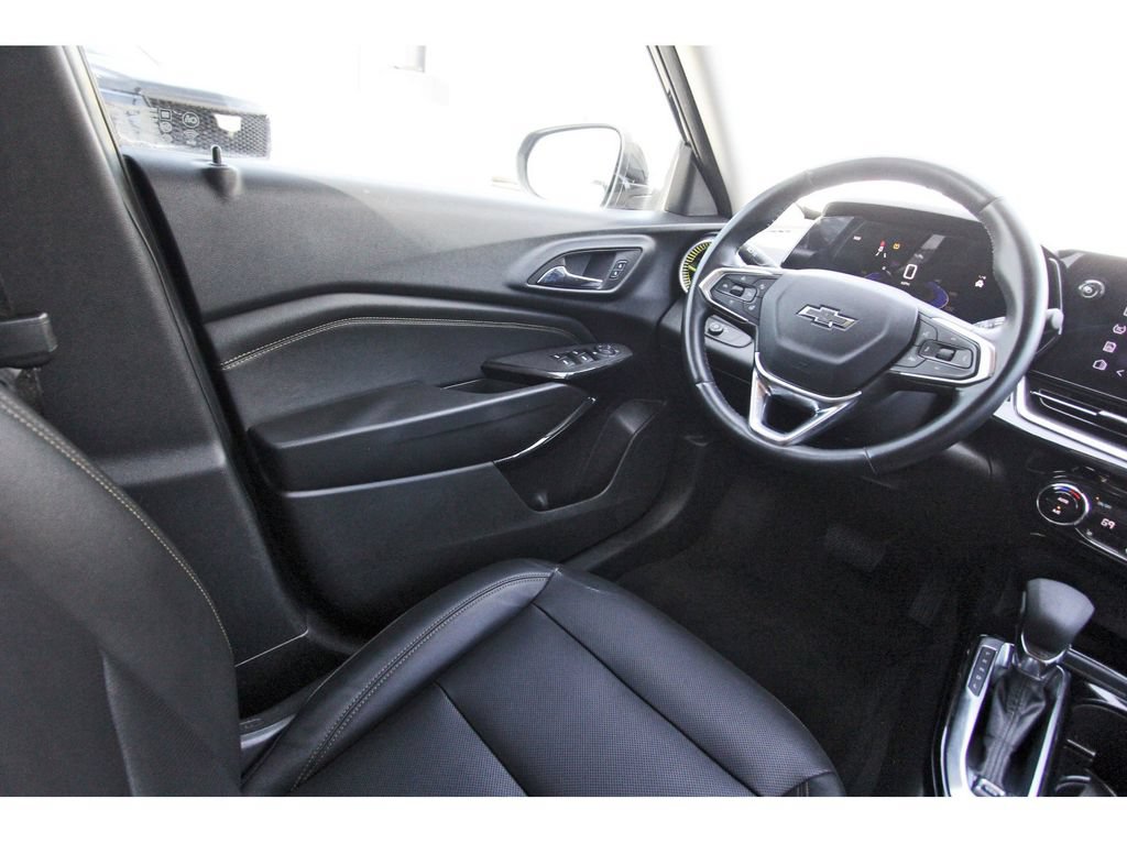 Used 2025 Chevrolet Trax ACTIV w/ Sunroof Package FWD image 8