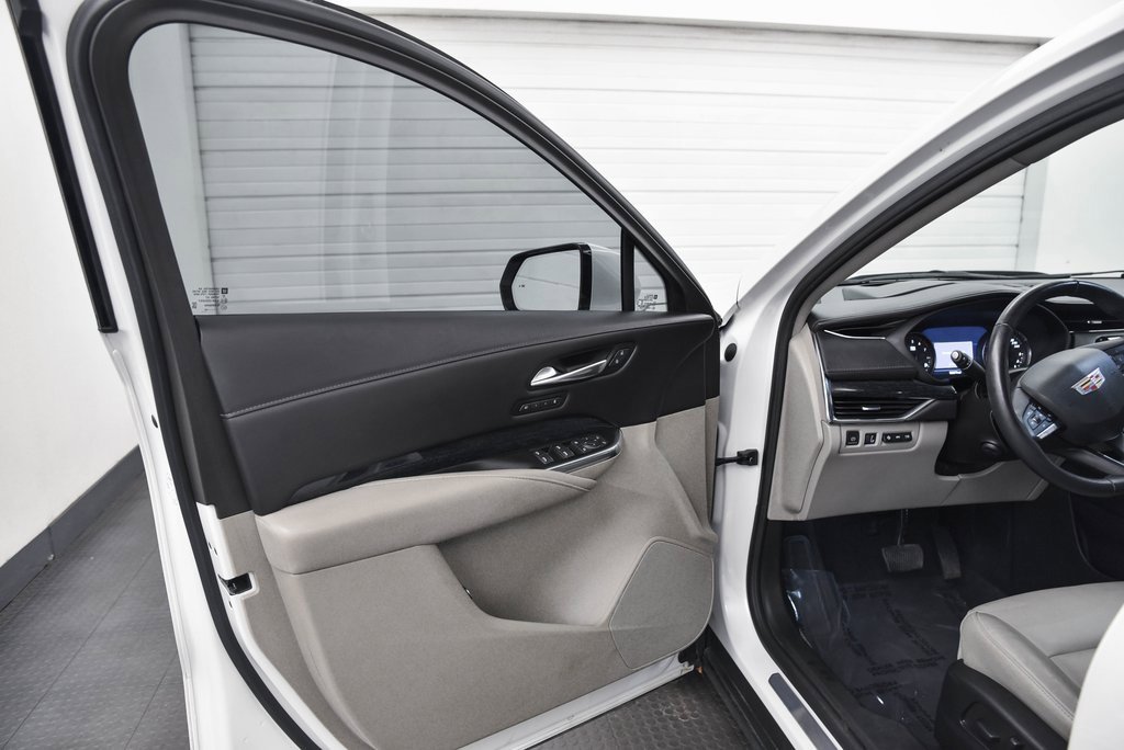 Used 2022 Cadillac XT4 Premium Luxury image 9