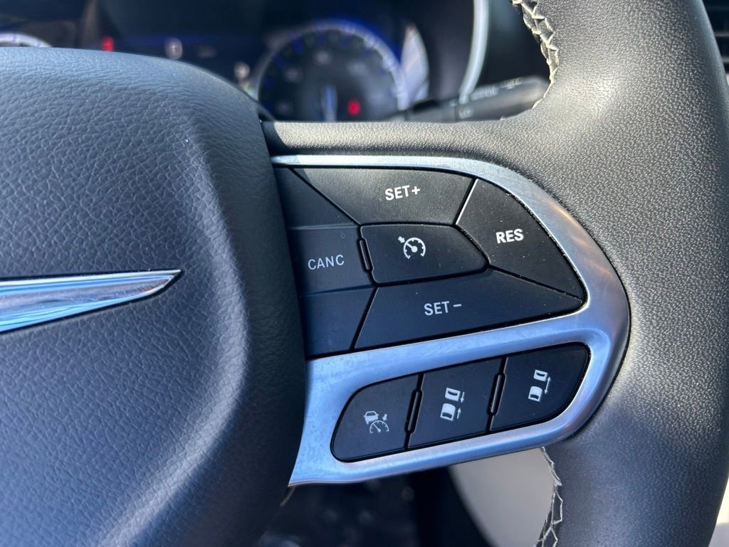 Used 2024 Chrysler Pacifica Touring-L FWD image 36
