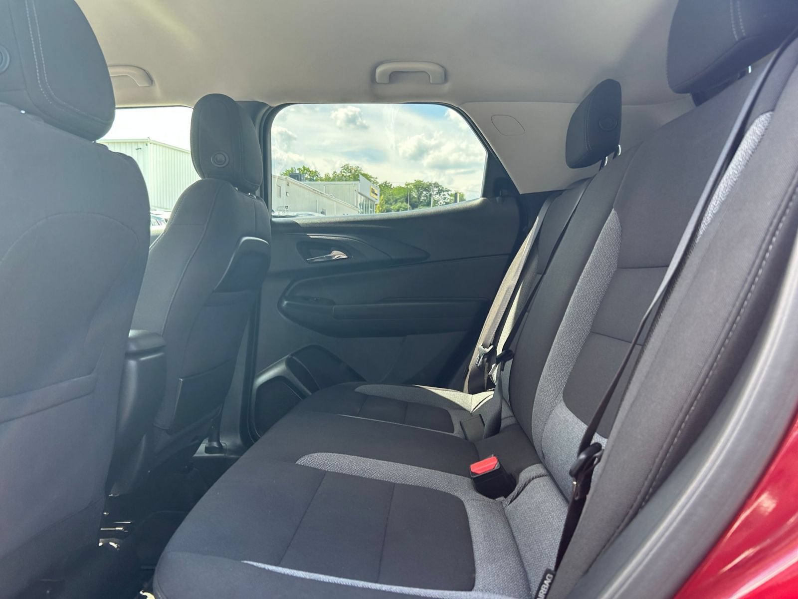 Used 2025 Chevrolet TrailBlazer LT FWD image 17