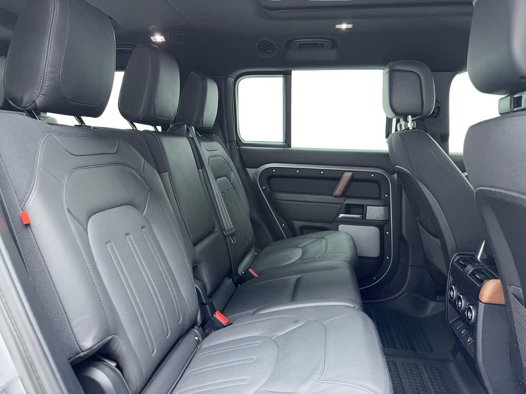 Used 2024 Land Rover Defender 130 X image 39