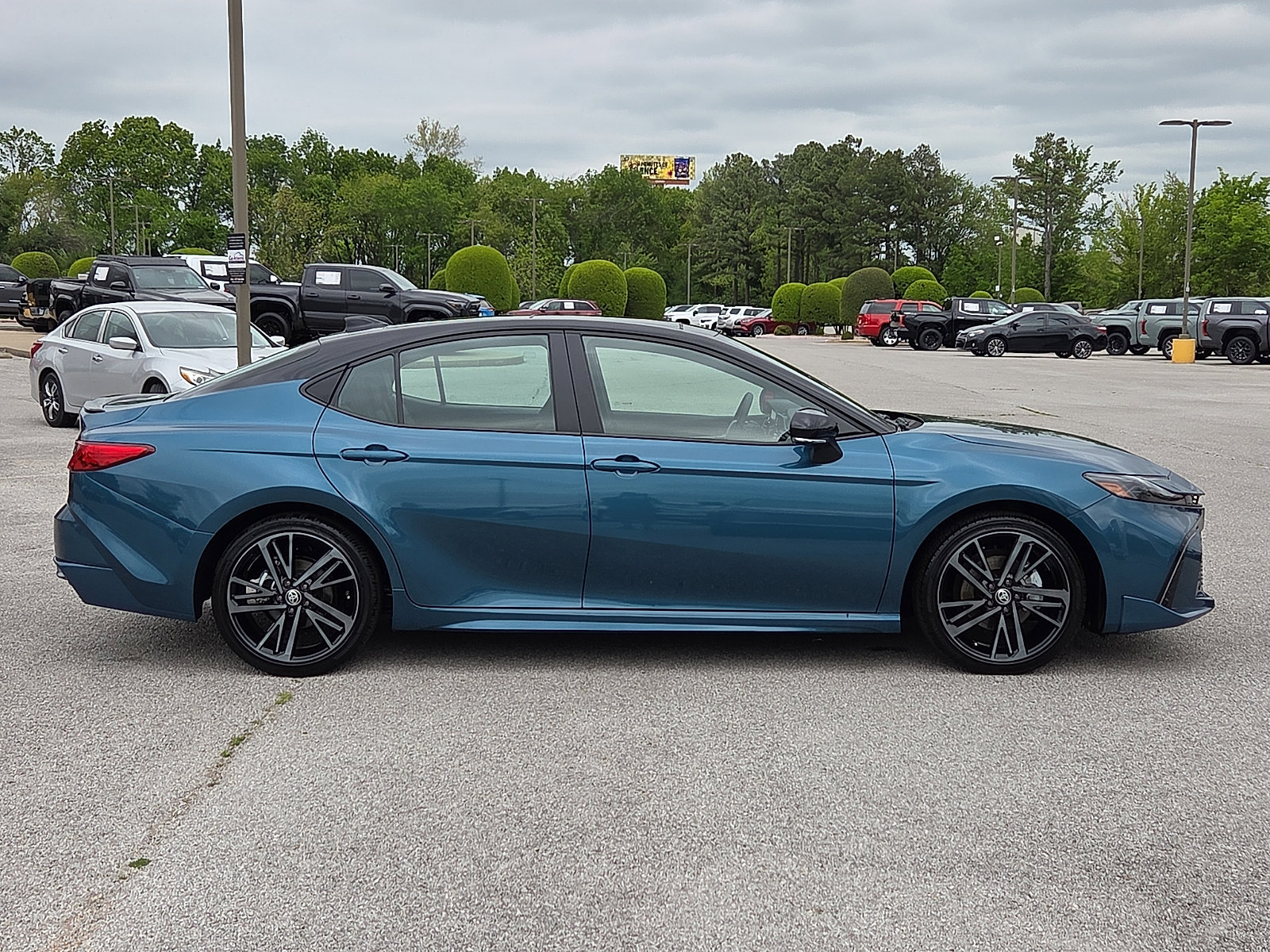Used 2025 Toyota Camry XSE image 6