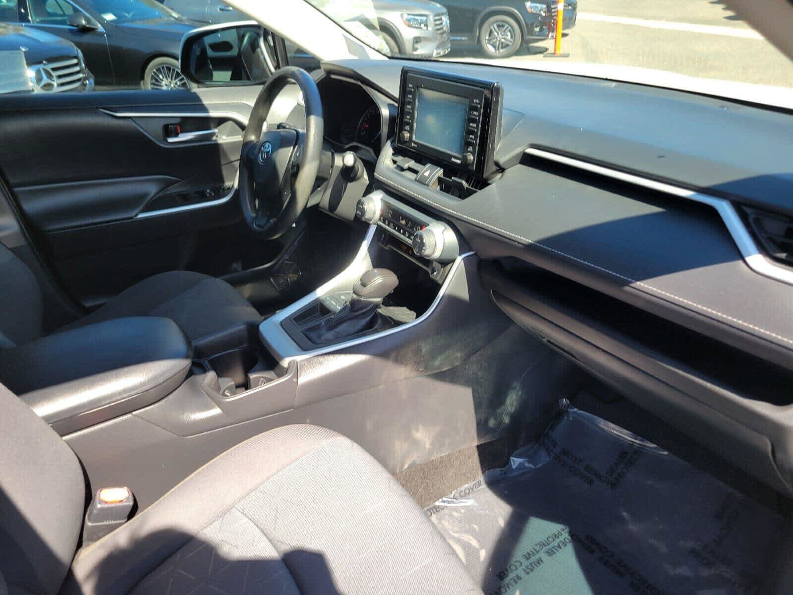 Used 2021 Toyota RAV4 XLE w/ Carpet Mat Package (TMS) FWD image 10