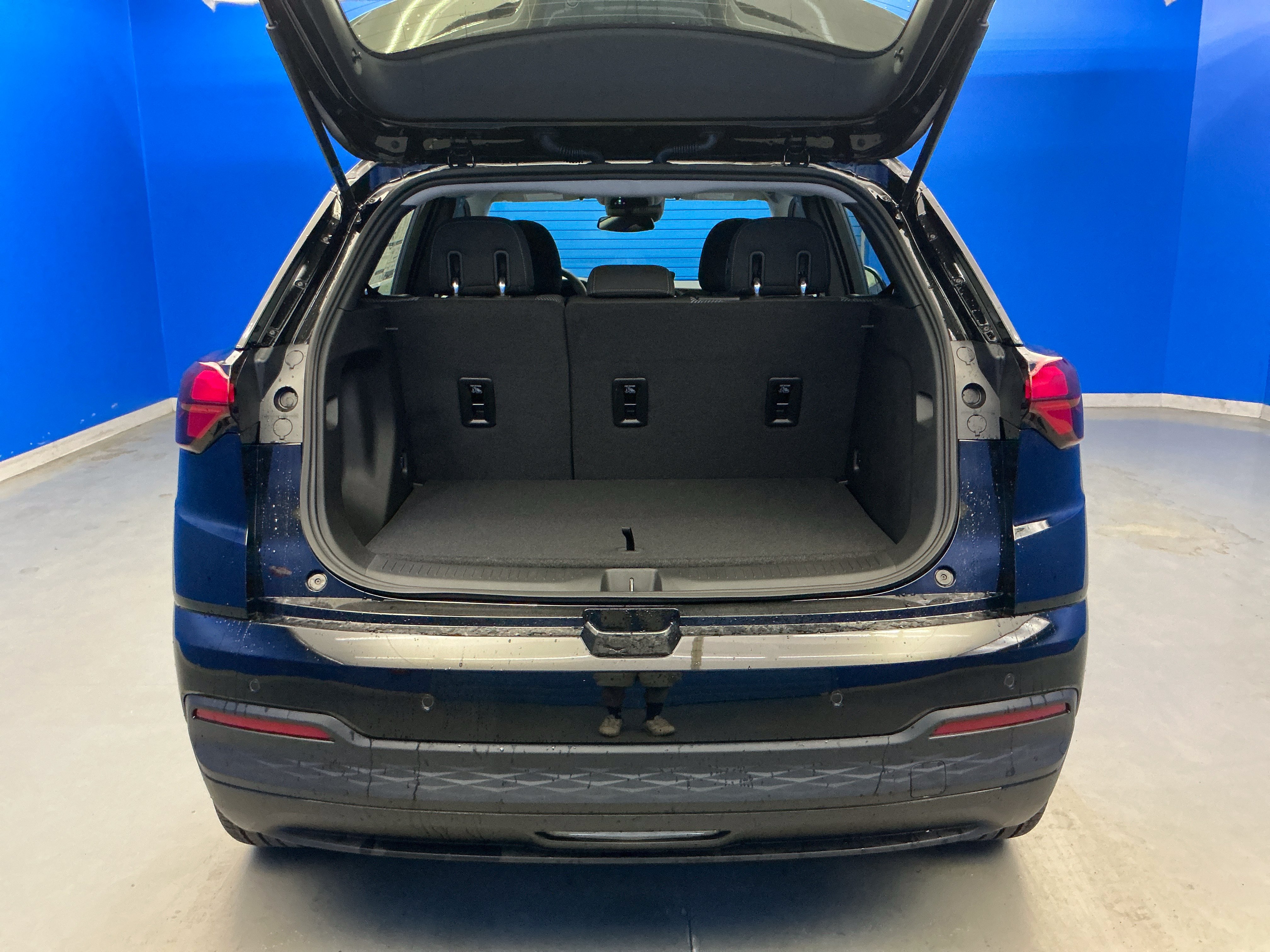 New 2027 Chevrolet Bolt LT w/ Comfort Package FWD image 23