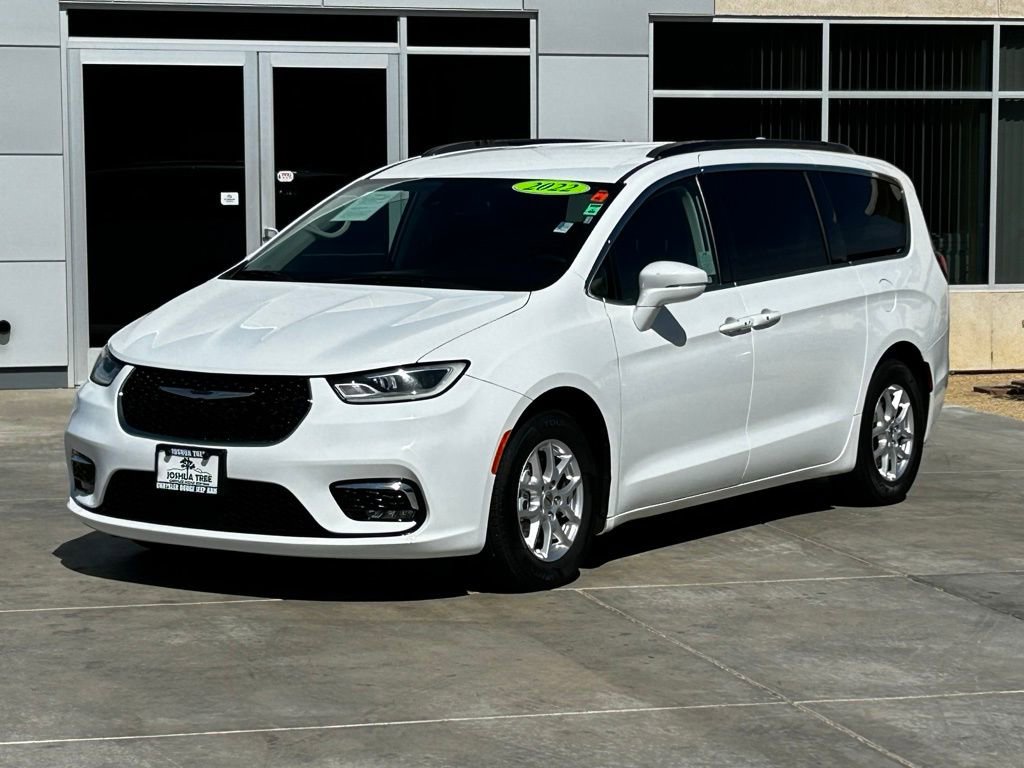 Used 2022 Chrysler Pacifica Touring-L FWD image 3