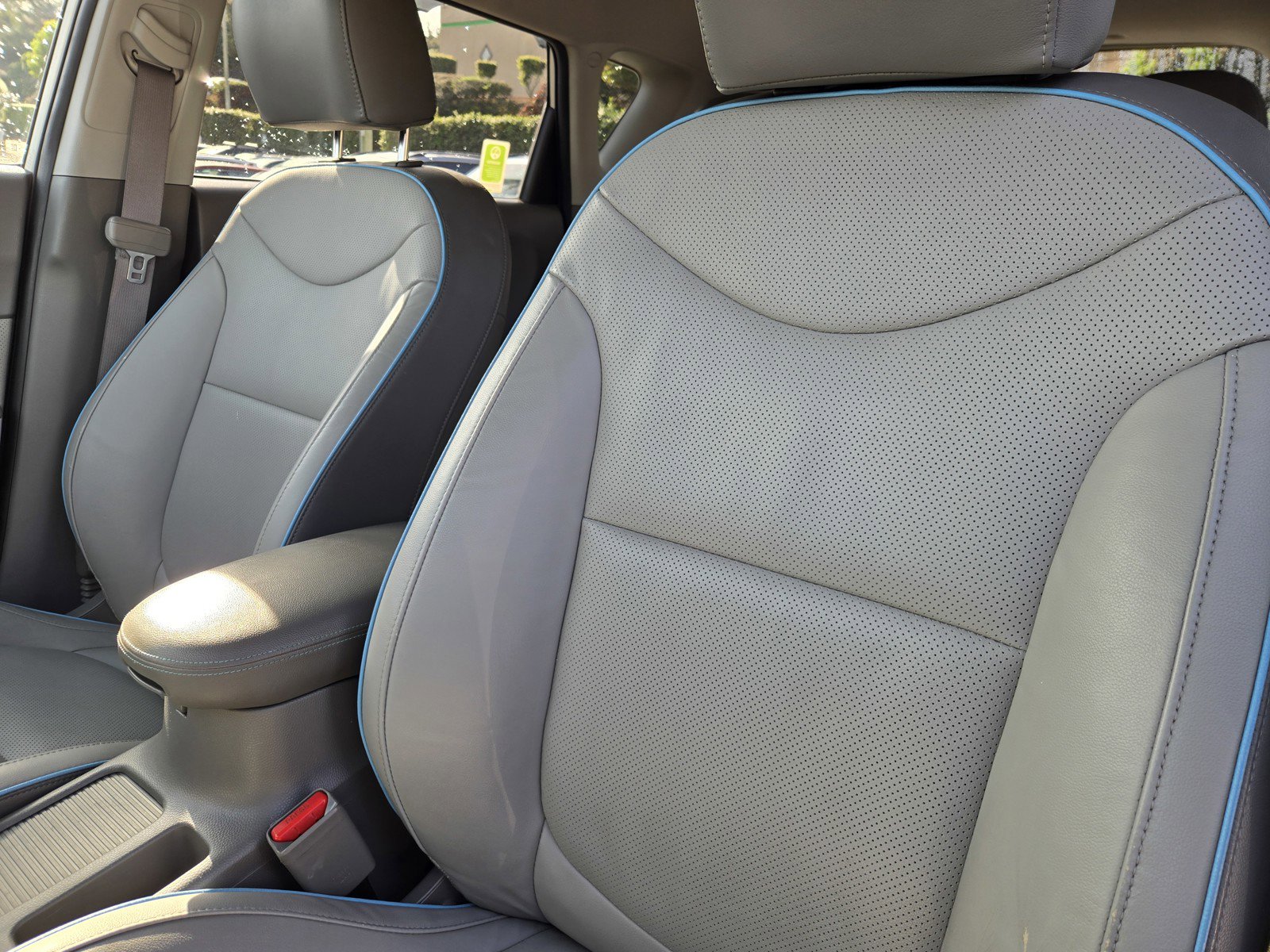 Used 2017 Kia Soul EV + w/ Sun & Fun Package image 16
