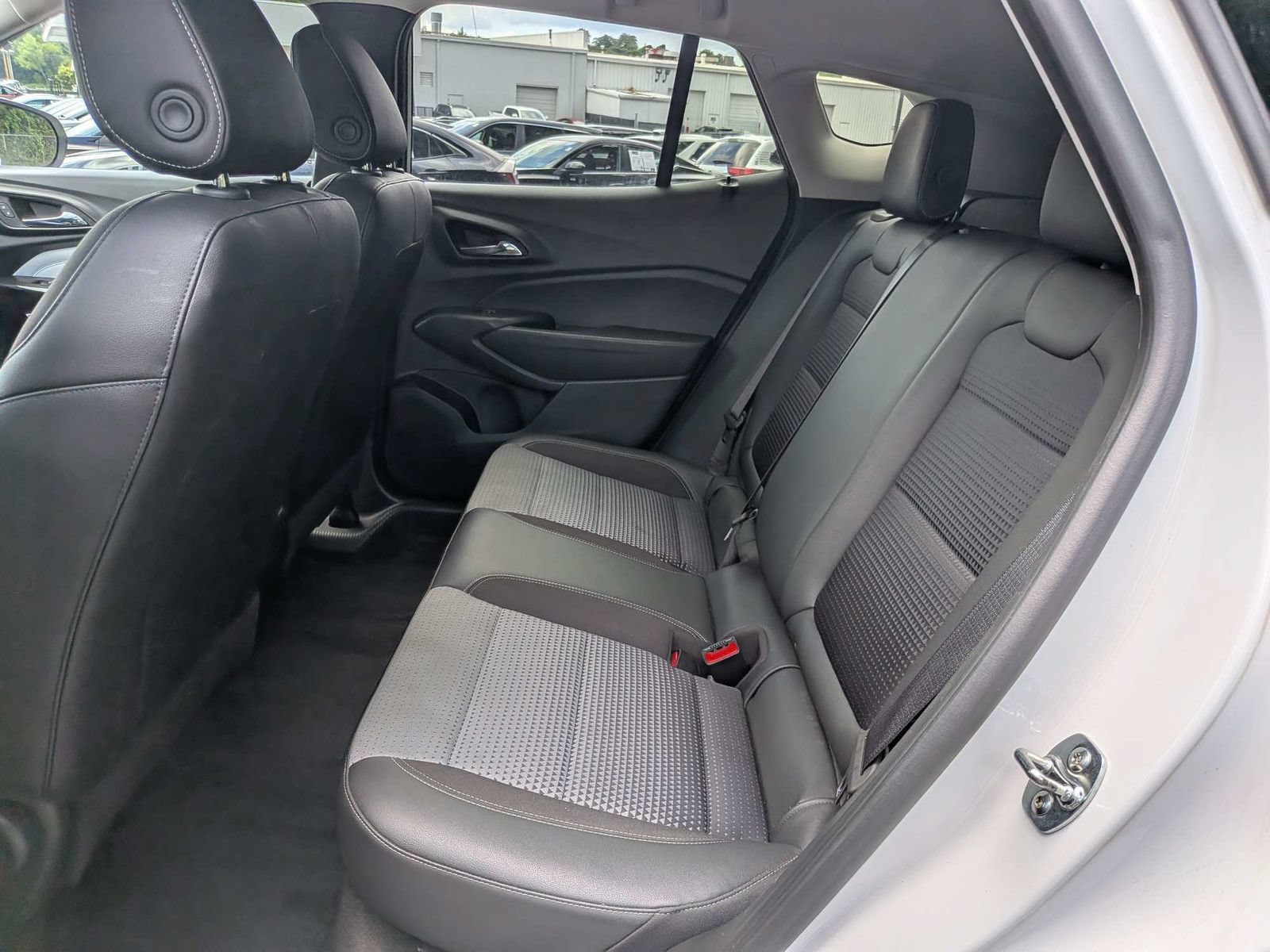 Used 2025 Chevrolet Trax LT FWD image 13