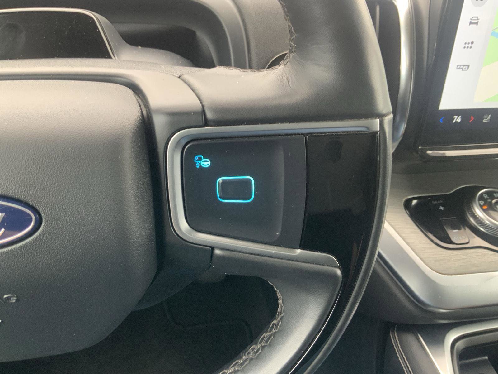 Used 2025 Ford Expedition Platinum image 36