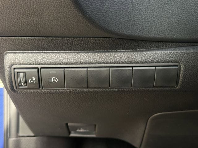 Used 2025 Toyota Corolla SE FWD image 25