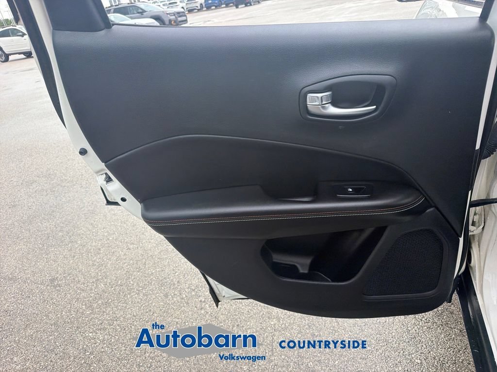 Used 2018 Jeep Compass Latitude w/ Popular Equipment Group FWD image 20