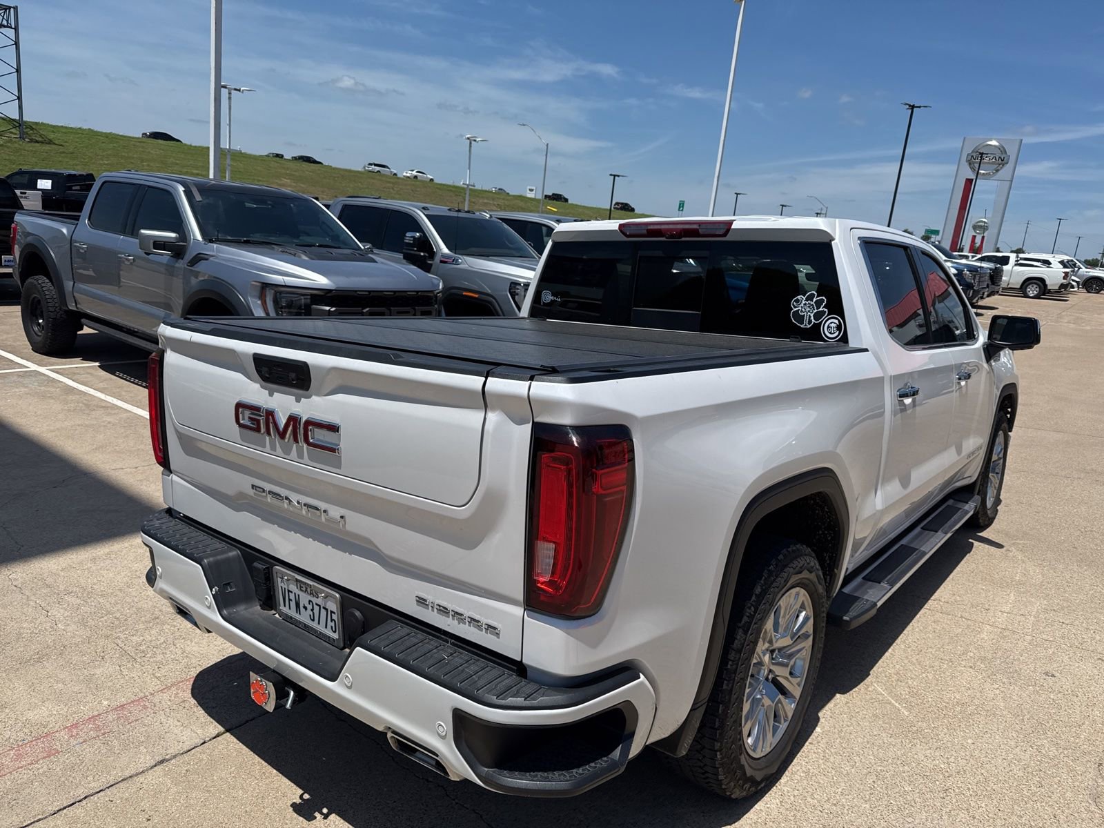 Used 2024 GMC Sierra 1500 Denali w/ Technology Package AWD/4WD image 7