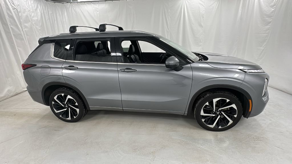Used 2022 Mitsubishi Outlander SEL image 2