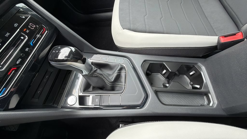 New 2026 Volkswagen Taos SE FWD image 15