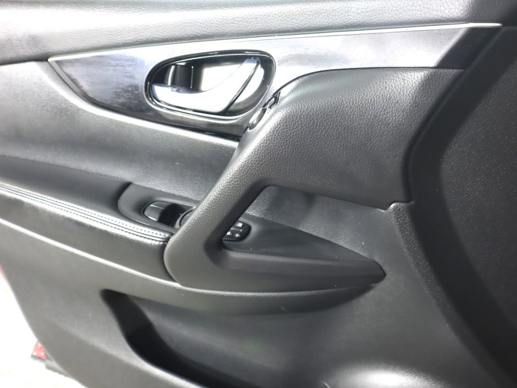 Used 2019 Nissan Rogue Sport SL image 18