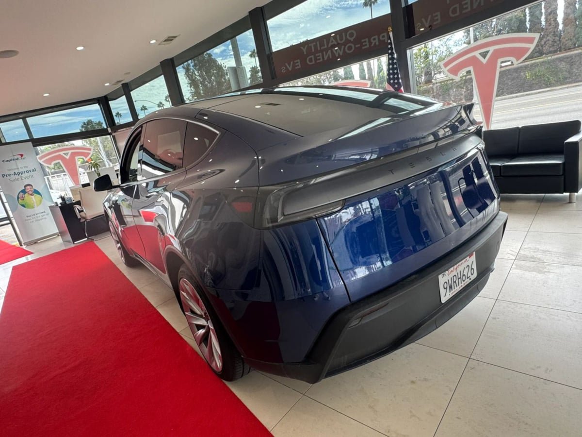 Used 2026 Tesla Model Y 2WD image 6