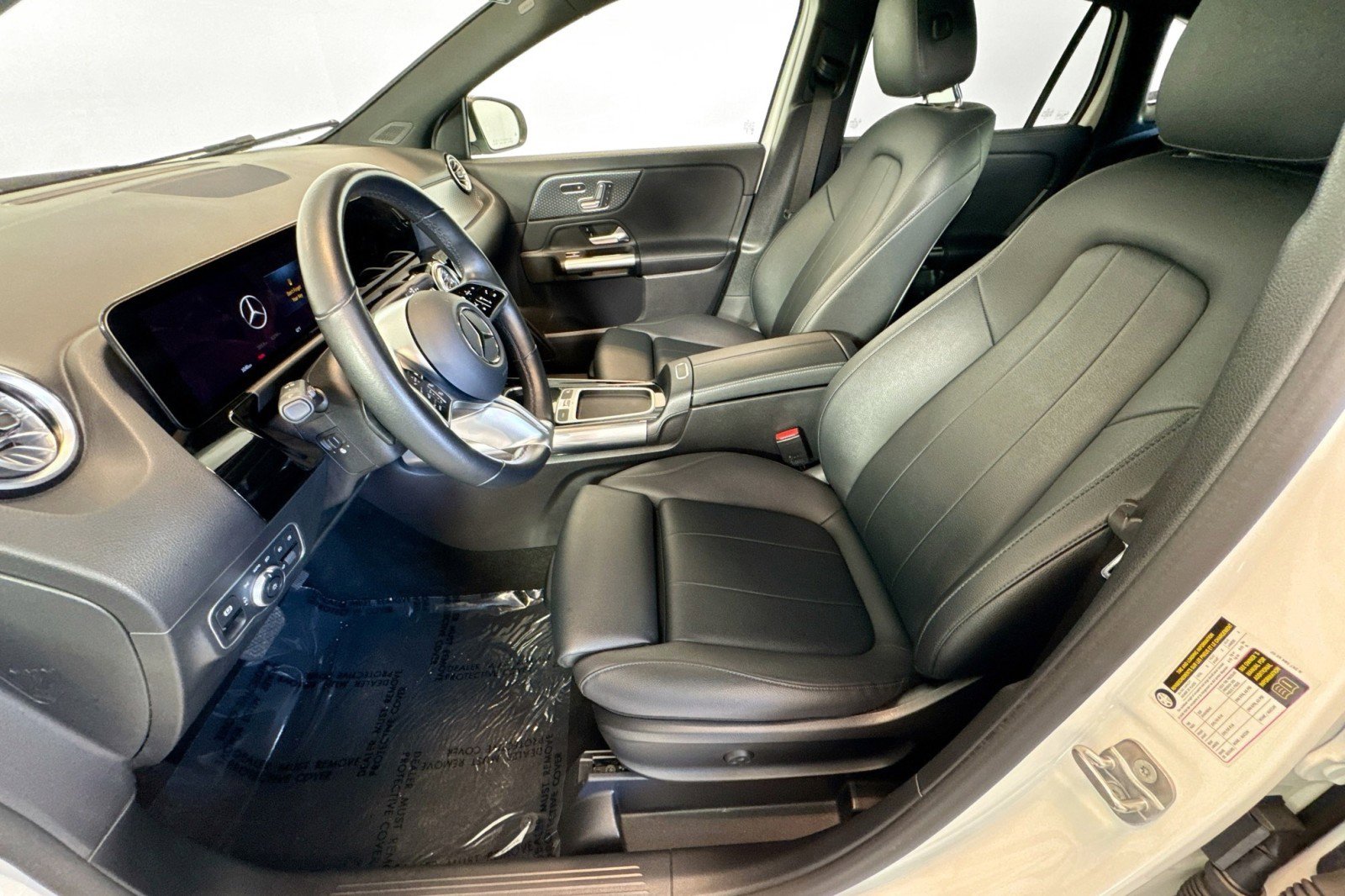 Used 2025 Mercedes-Benz GLA 250 4MATIC w/ Winter Package image 19