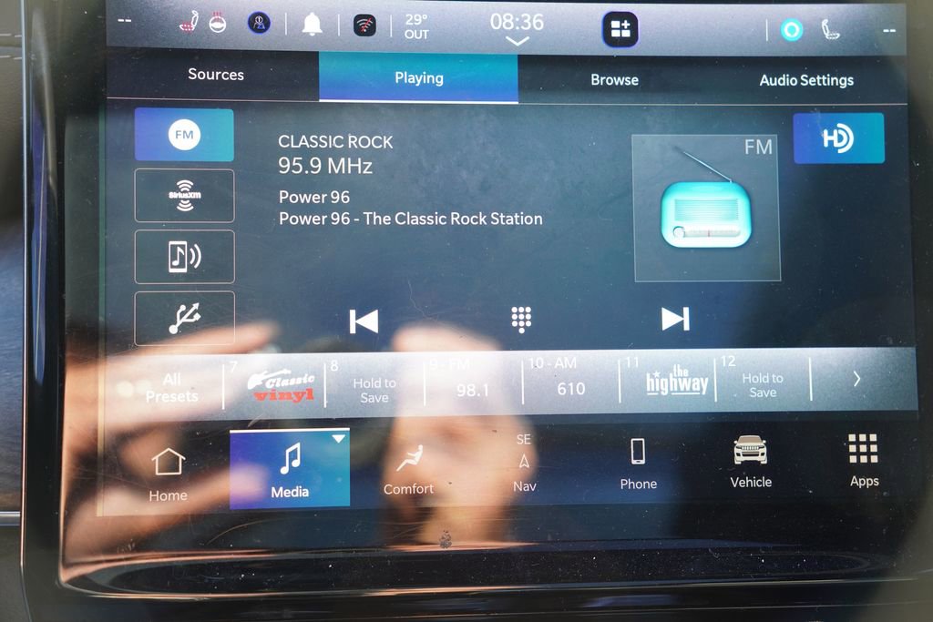 Used 2023 Jeep Grand Cherokee Overland w/ Luxury Tech Group IV image 31