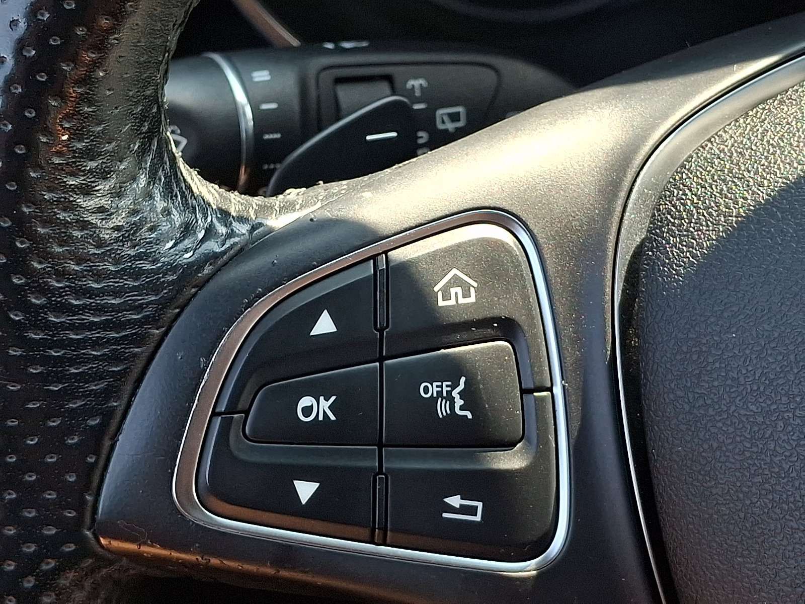 Used 2017 Mercedes-Benz GLC 300 4MATIC image 21