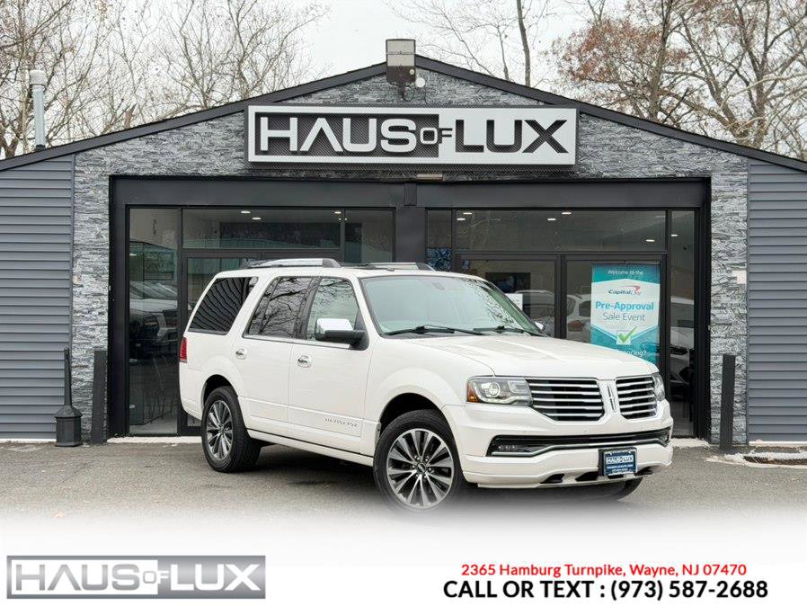 Used 2017 Lincoln Navigator Select image 1