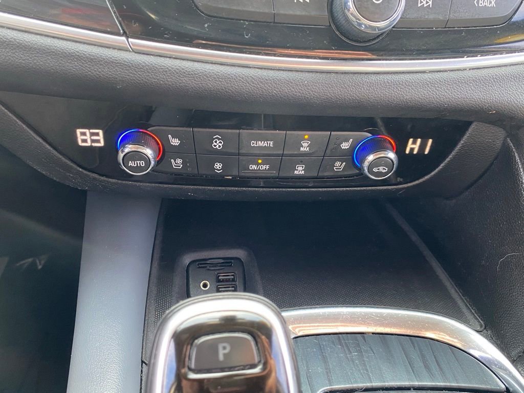 Used 2020 Buick Enclave Premium w/ Sun and Sites Package image 25