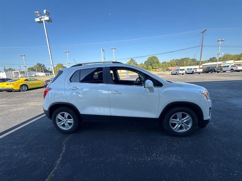 Used 2015 Chevrolet Trax LT w/ LT Sun and Sound Package FWD image 6
