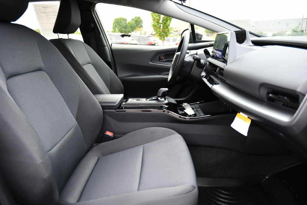 Used 2024 Toyota Prius LE FWD image 33