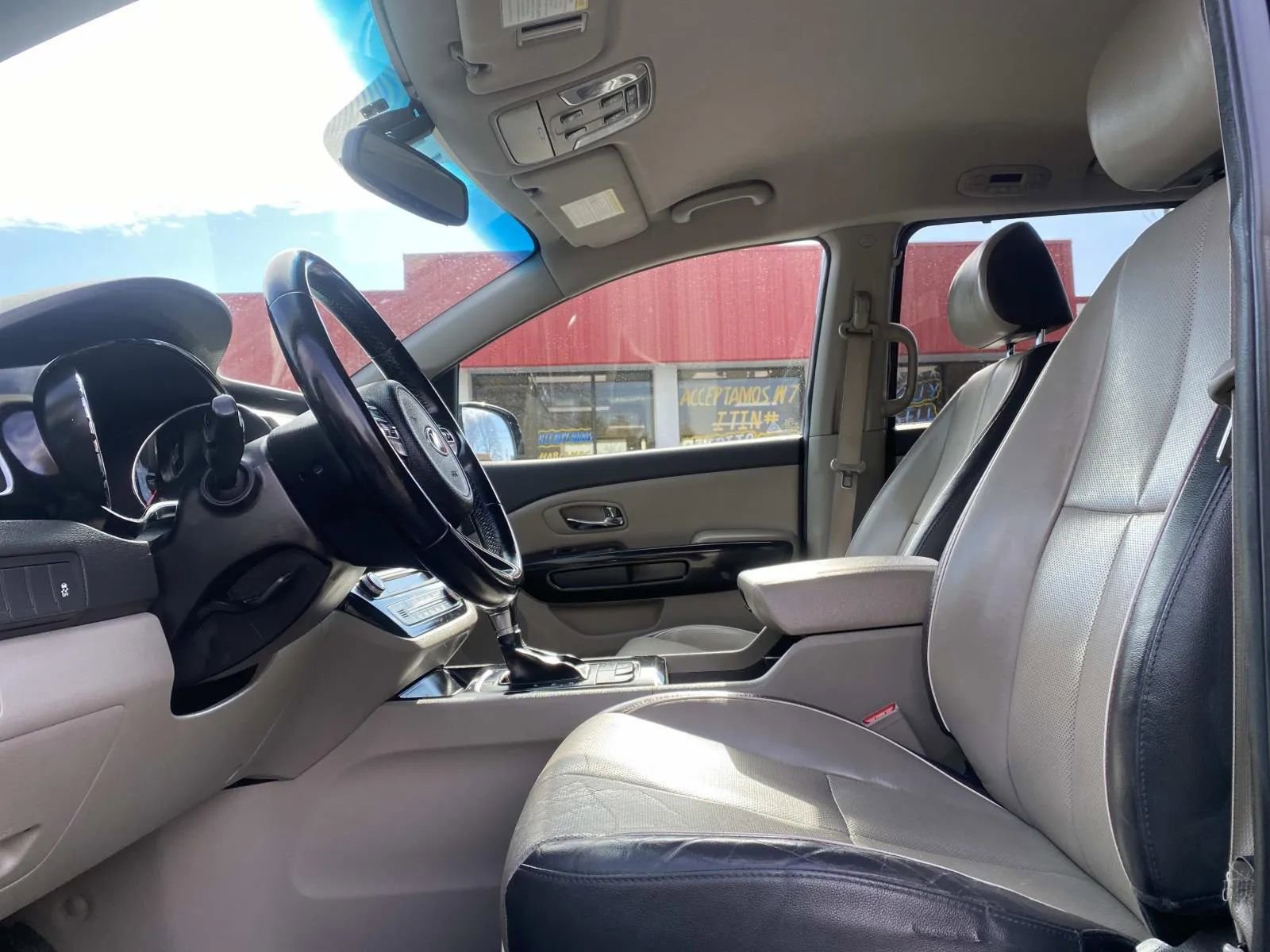 Used 2018 Kia Sedona EX image 16
