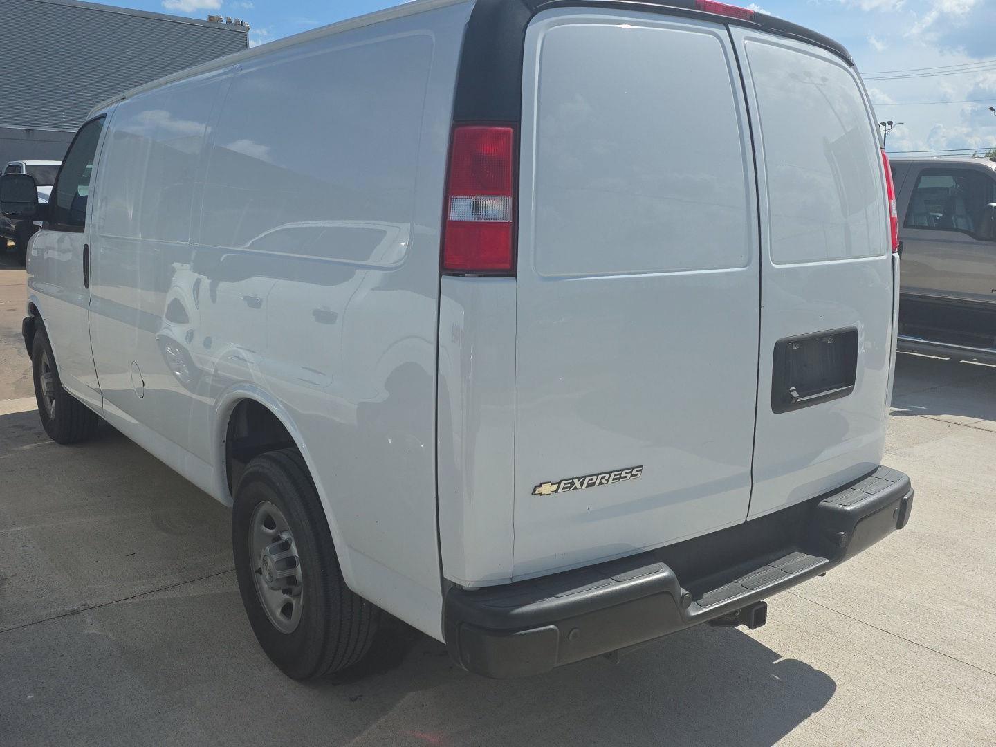 Used 2022 Chevrolet Express 2500 w/ Communications Package RWD image 6
