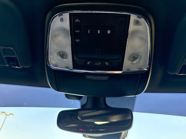 Used 2018 Dodge Durango R/T w/ Technology Group RWD image 41