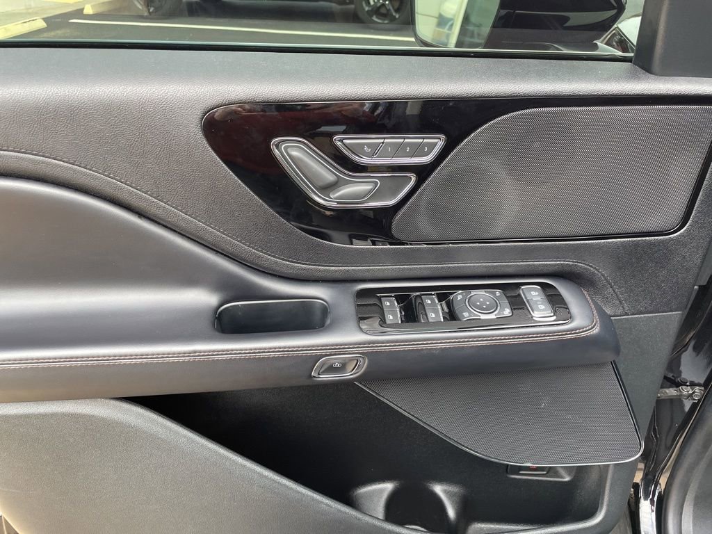 Used 2023 Lincoln Aviator AWD image 9