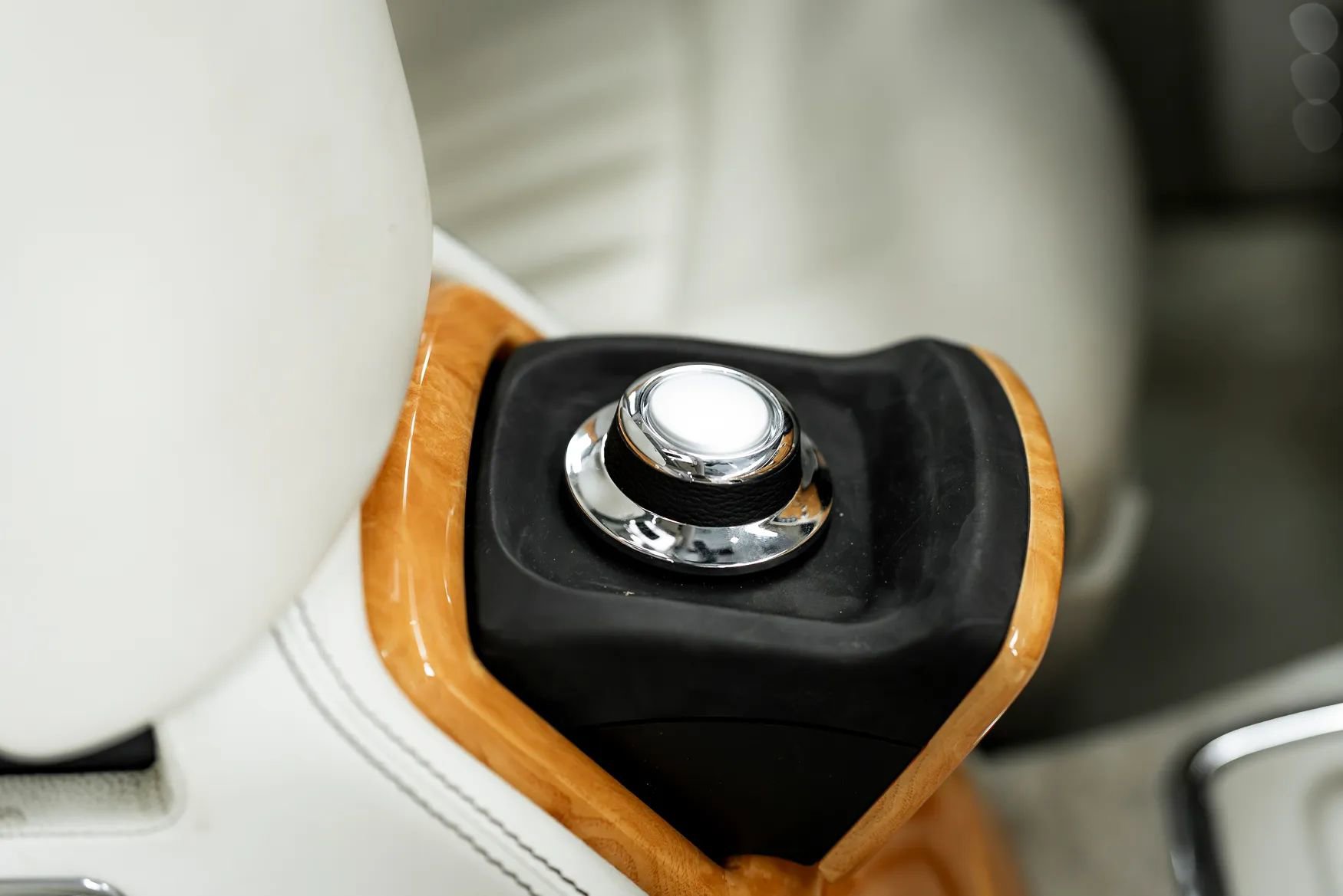 Used 2009 Rolls-Royce Phantom Sedan image 17