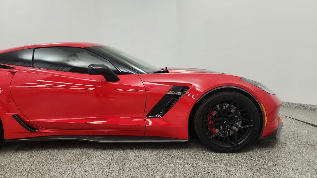 Used 2015 Chevrolet Corvette Z06 w/ Chrome Badge Package RWD image 27
